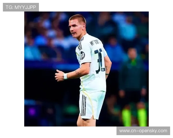 18岁阿根廷中场马斯坦托诺融入皇马更衣室,获主帅阿隆索认可 18岁阿根廷中场马斯坦托诺融入皇马更衣室,获主帅阿隆索认可